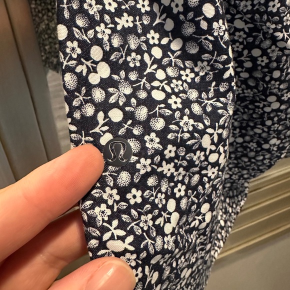 Lululemon shorts 8" inseam 31 waist - Picture 3 of 5